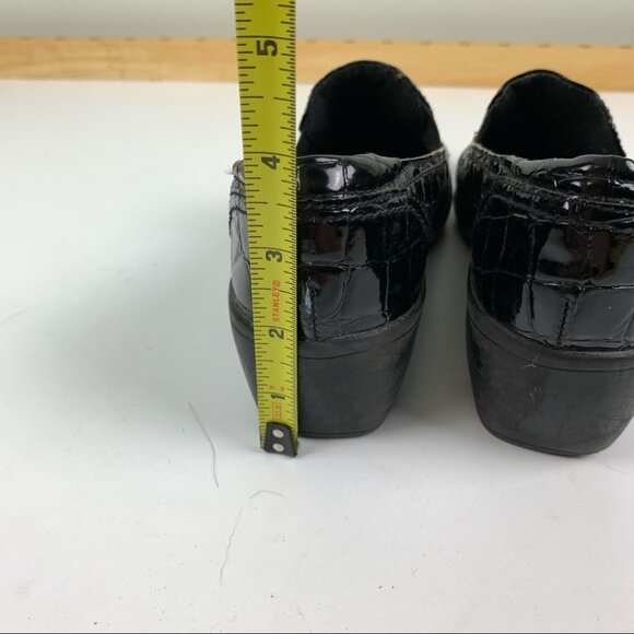 Clarks Black Patent Loafers size  7 - Picture 4 of 7